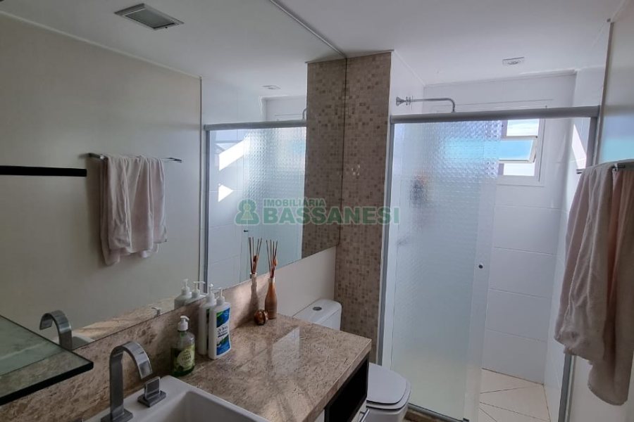 Apartamento com 114m², 3 dormitórios, 2 vagas, no bairro Universitário em Caxias do Sul para Comprar