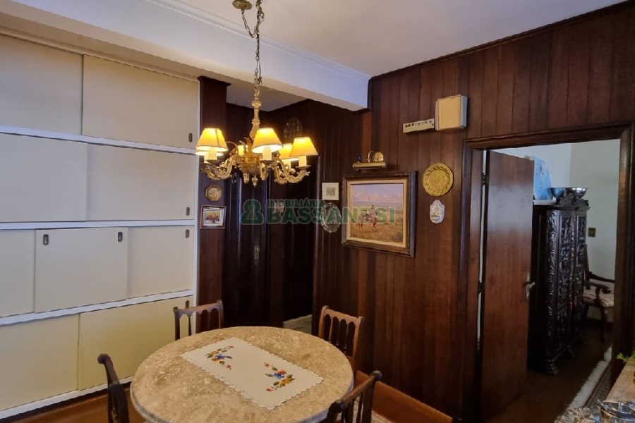 Apartamento com 227m², 3 dormitórios, 1 vaga, no bairro Centro em Caxias do Sul para Comprar