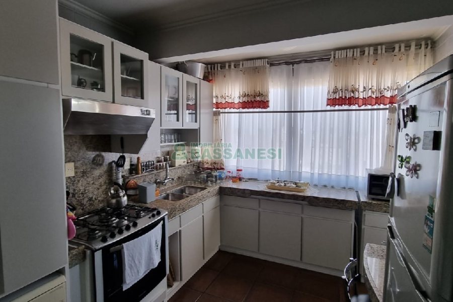 Apartamento com 227m², 3 dormitórios, 1 vaga, no bairro Centro em Caxias do Sul para Comprar