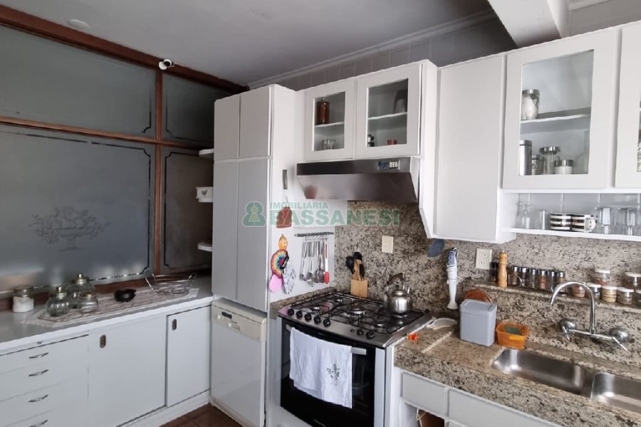 Apartamento com 227m², 3 dormitórios, 1 vaga, no bairro Centro em Caxias do Sul para Comprar