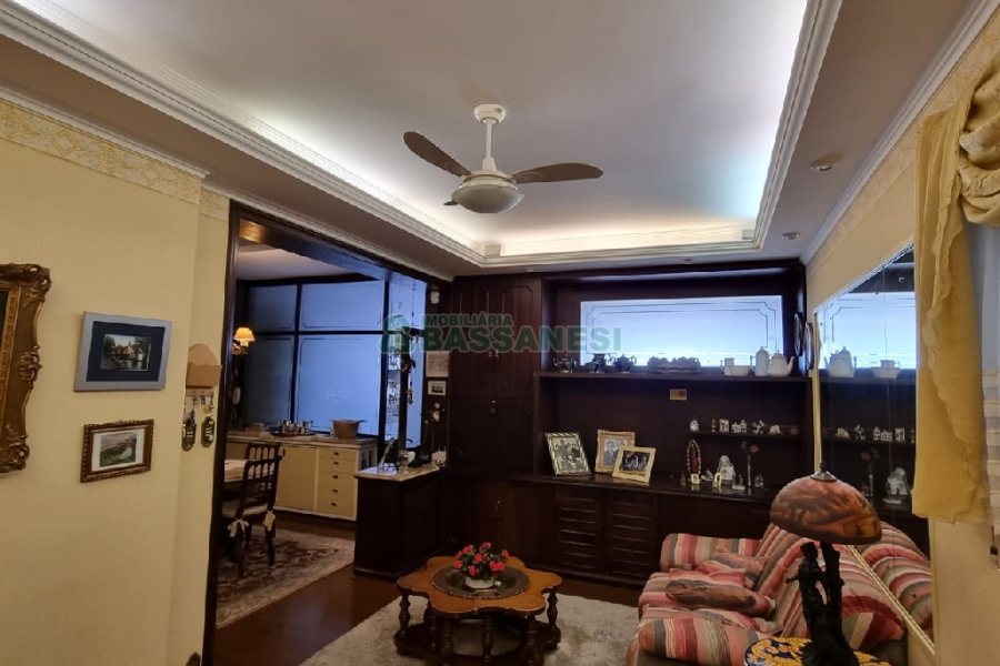 Apartamento com 227m², 3 dormitórios, 1 vaga, no bairro Centro em Caxias do Sul para Comprar