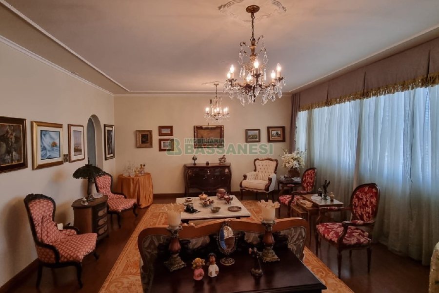 Apartamento com 227m², 3 dormitórios, 1 vaga, no bairro Centro em Caxias do Sul para Comprar