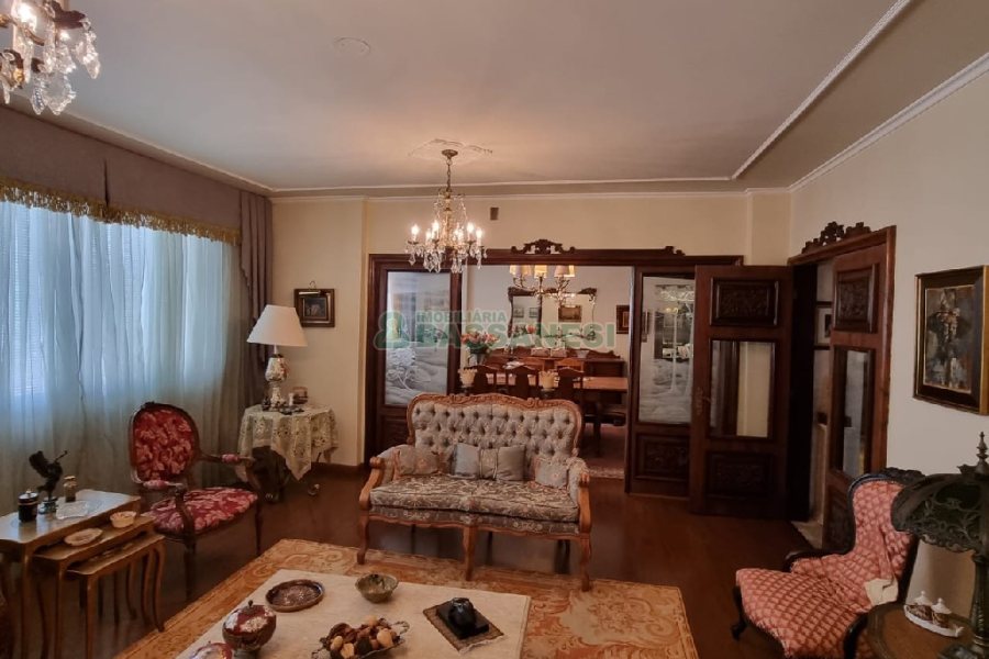 Apartamento com 227m², 3 dormitórios, 1 vaga, no bairro Centro em Caxias do Sul para Comprar