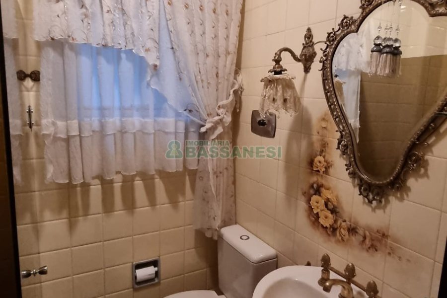 Apartamento com 227m², 3 dormitórios, 1 vaga, no bairro Centro em Caxias do Sul para Comprar