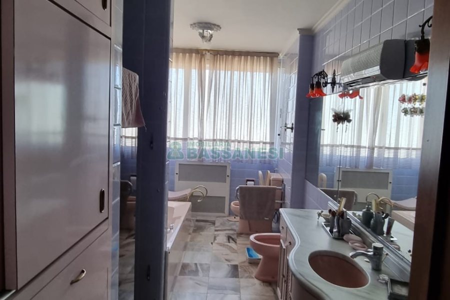 Apartamento com 227m², 3 dormitórios, 1 vaga, no bairro Centro em Caxias do Sul para Comprar