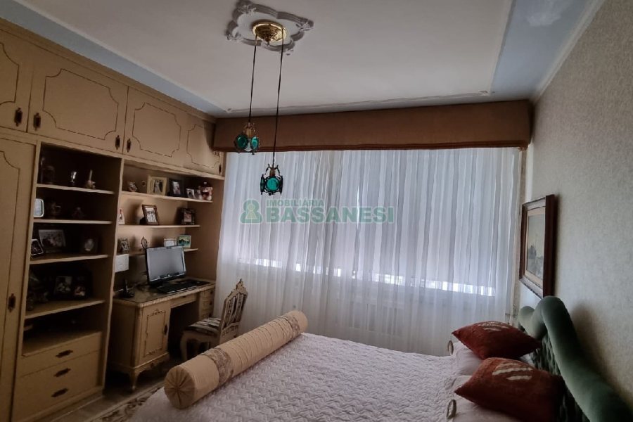 Apartamento com 227m², 3 dormitórios, 1 vaga, no bairro Centro em Caxias do Sul para Comprar