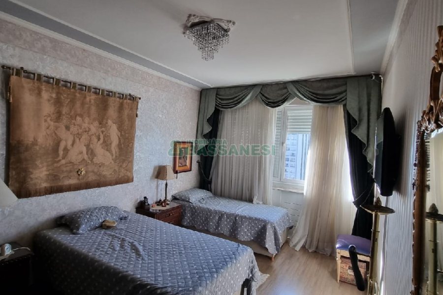 Apartamento com 227m², 3 dormitórios, 1 vaga, no bairro Centro em Caxias do Sul para Comprar