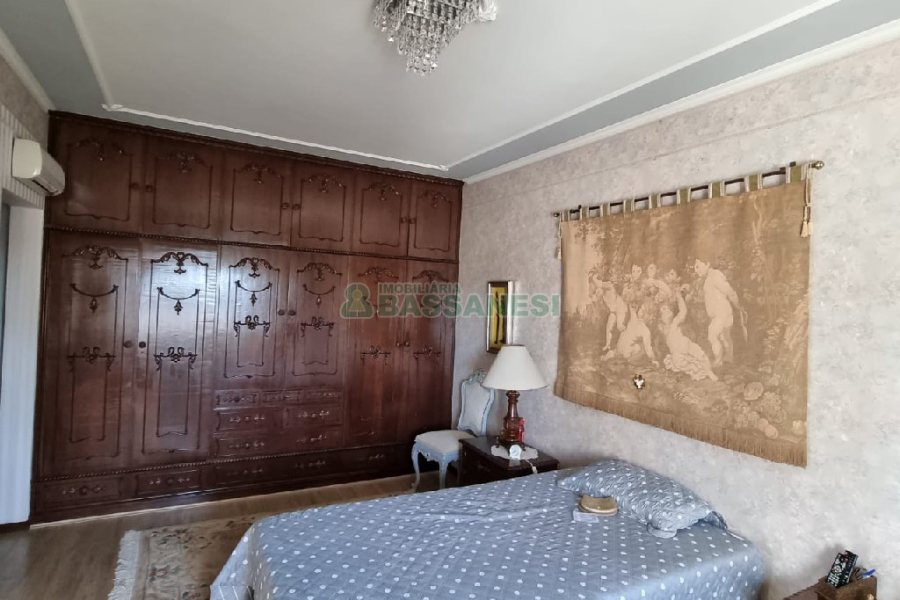 Apartamento com 227m², 3 dormitórios, 1 vaga, no bairro Centro em Caxias do Sul para Comprar