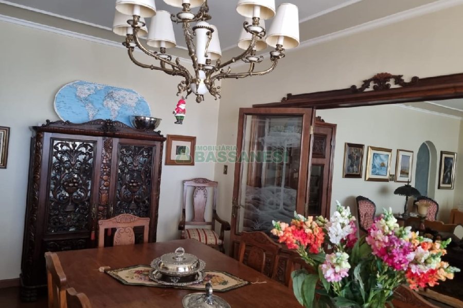 Apartamento com 227m², 3 dormitórios, 1 vaga, no bairro Centro em Caxias do Sul para Comprar