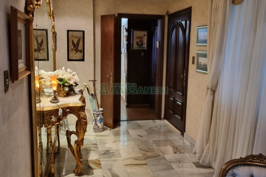 Apartamento com 227m², 3 dormitórios, 1 vaga, no bairro Centro em Caxias do Sul para Comprar