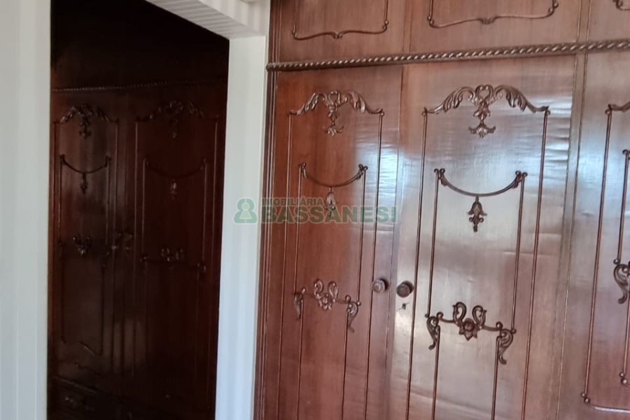 Apartamento com 227m², 3 dormitórios, 1 vaga, no bairro Centro em Caxias do Sul para Comprar