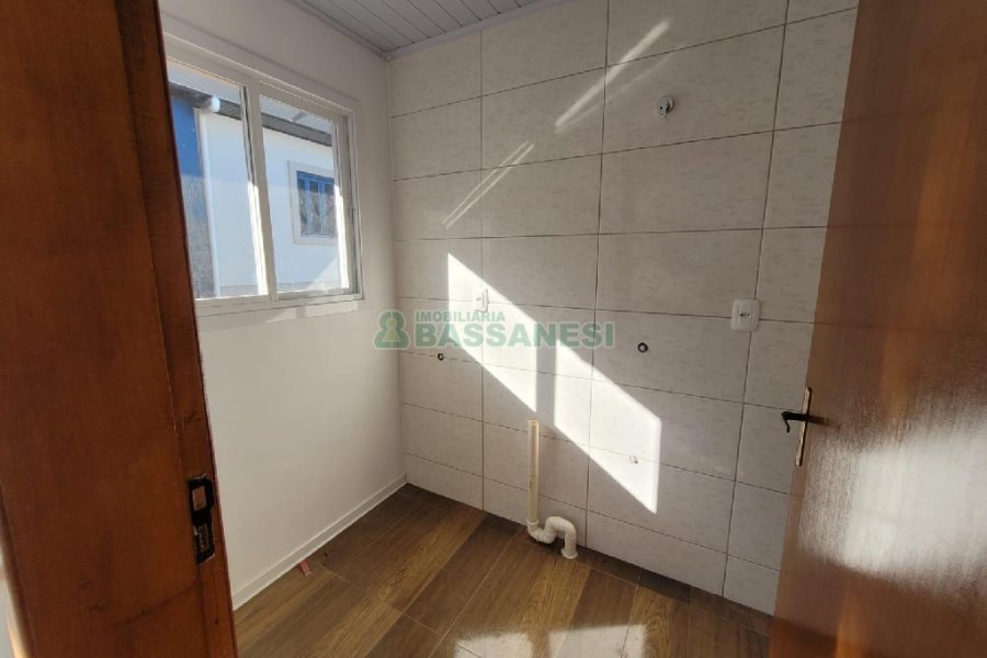 Casa Comercial com 280m², 3 dormitórios, 1 vaga, no bairro Medianeira em Caxias do Sul para Alugar