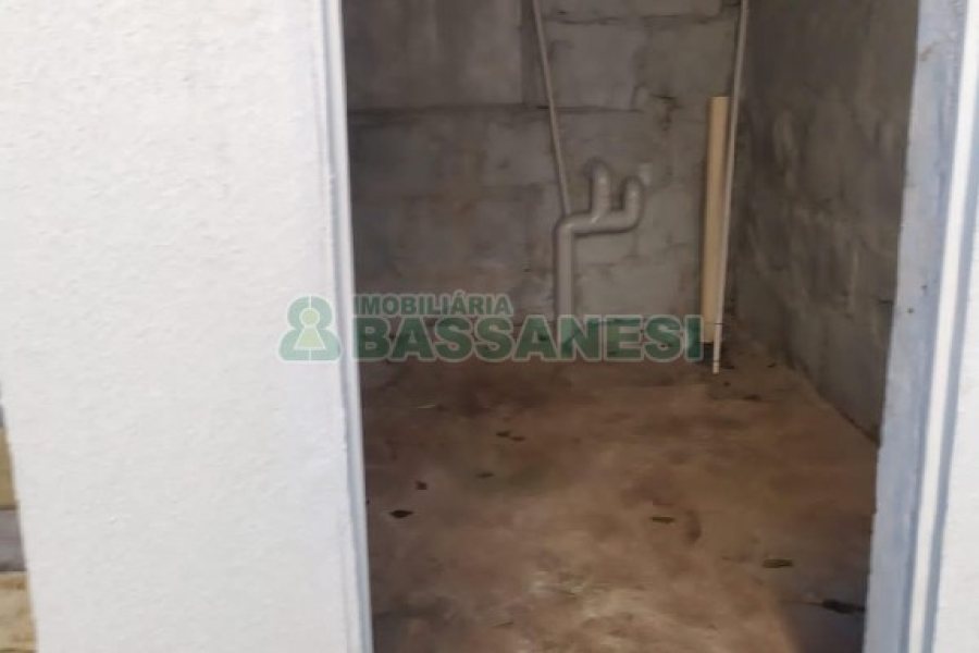Casa Comercial com 280m², 3 dormitórios, 1 vaga, no bairro Medianeira em Caxias do Sul para Alugar
