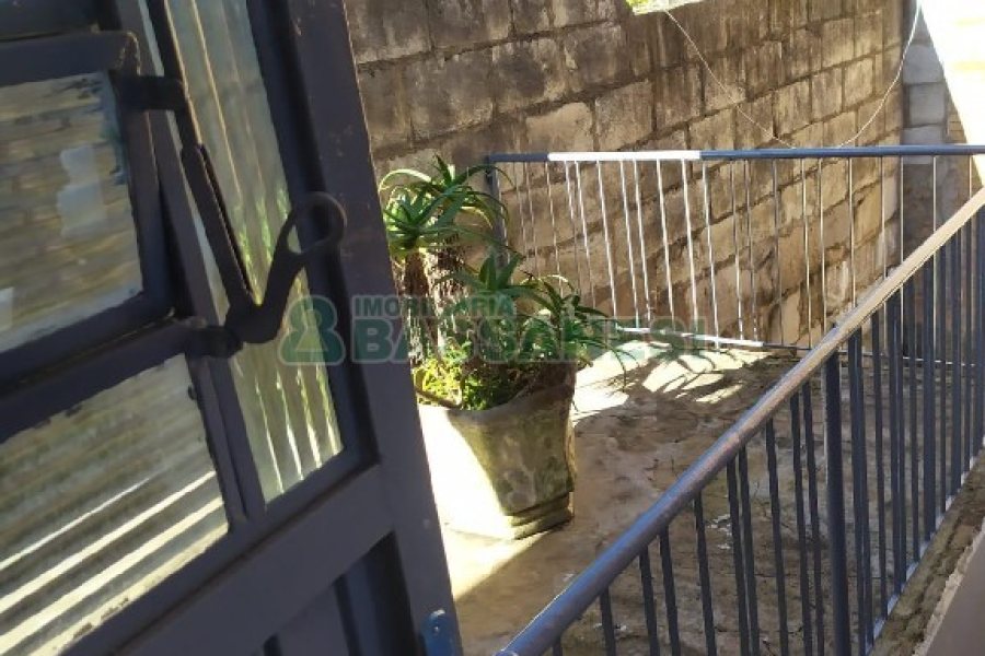 Casa Comercial com 280m², 3 dormitórios, 1 vaga, no bairro Medianeira em Caxias do Sul para Alugar