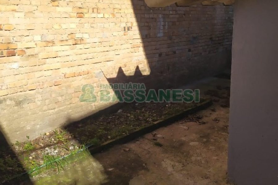 Casa Comercial com 280m², 3 dormitórios, 1 vaga, no bairro Medianeira em Caxias do Sul para Alugar