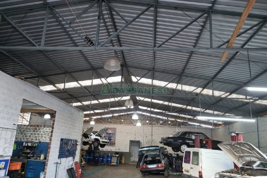 Pavilhão com 300m², no bairro Bela Vista em Caxias do Sul para Comprar