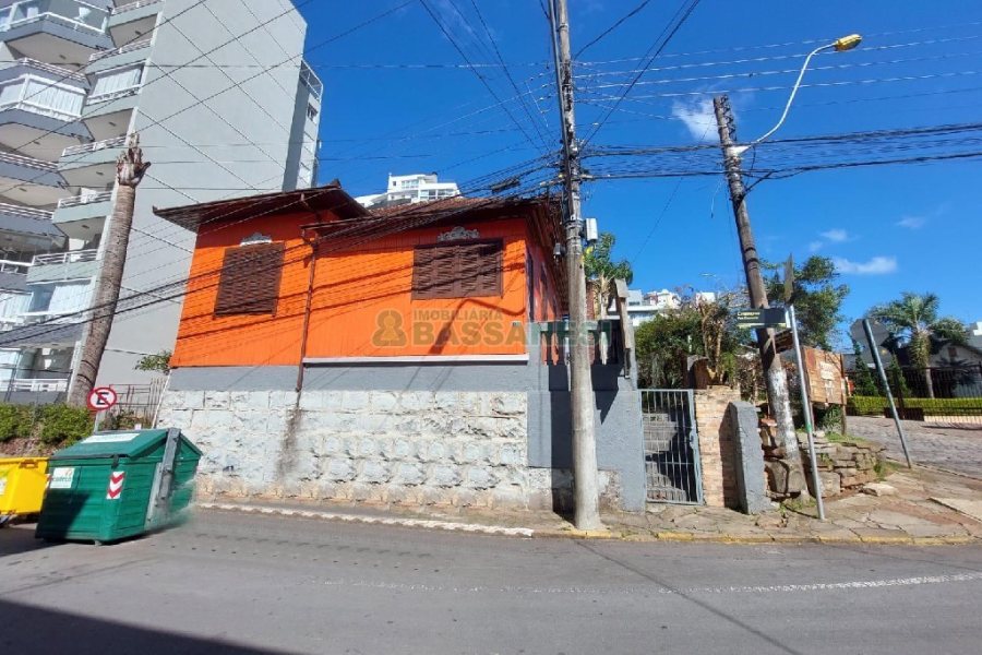 Casa com 120m², 3 dormitórios, 4 vagas, no bairro São Pelegrino em Caxias do Sul para Alugar