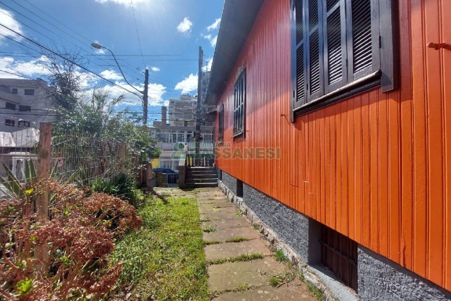 Casa com 120m², 3 dormitórios, 4 vagas, no bairro São Pelegrino em Caxias do Sul para Alugar