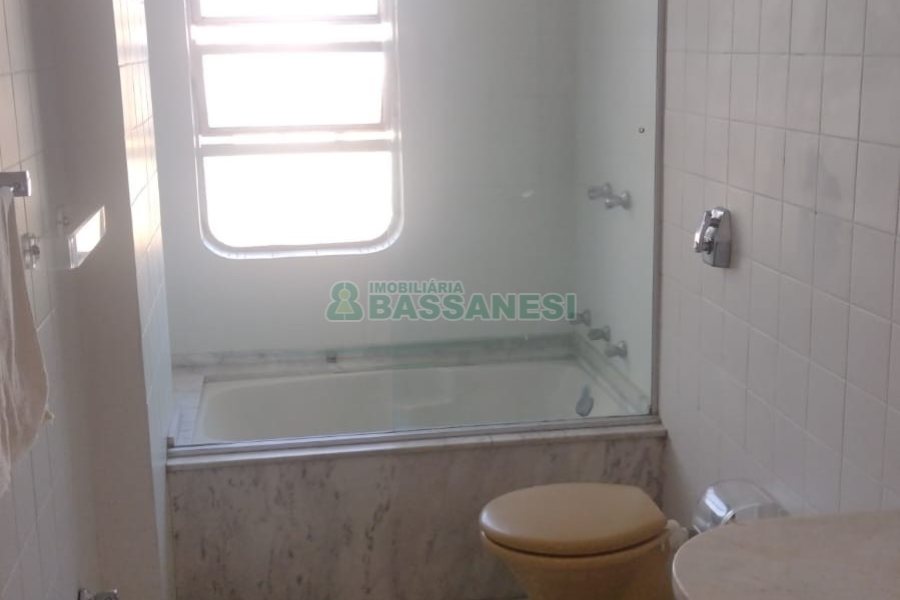 Apartamento com 190m², 3 dormitórios, 2 vagas, no bairro Centro em Caxias do Sul para Comprar