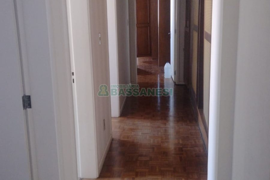 Apartamento com 190m², 3 dormitórios, 2 vagas, no bairro Centro em Caxias do Sul para Comprar