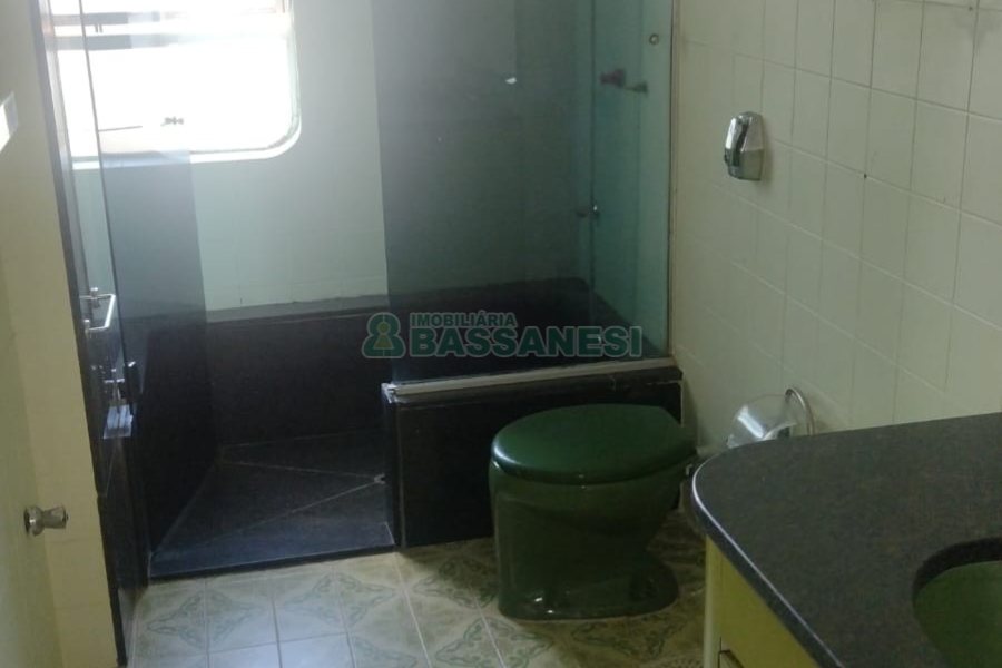 Apartamento com 190m², 3 dormitórios, 2 vagas, no bairro Centro em Caxias do Sul para Comprar