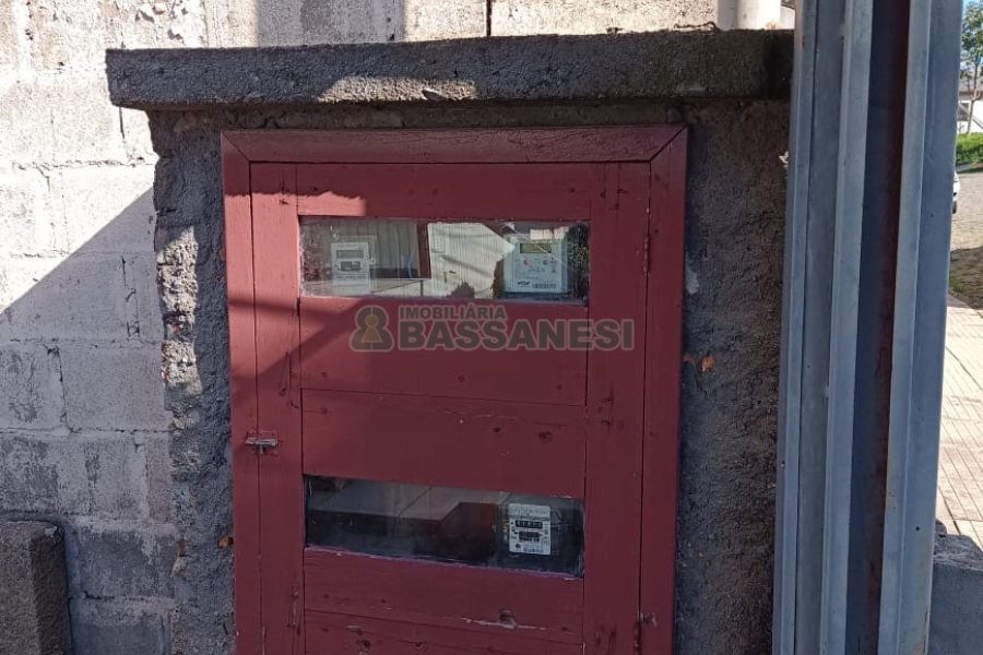 Casa com 90m², 2 dormitórios, 1 vaga, no bairro Kayser em Caxias do Sul para Comprar