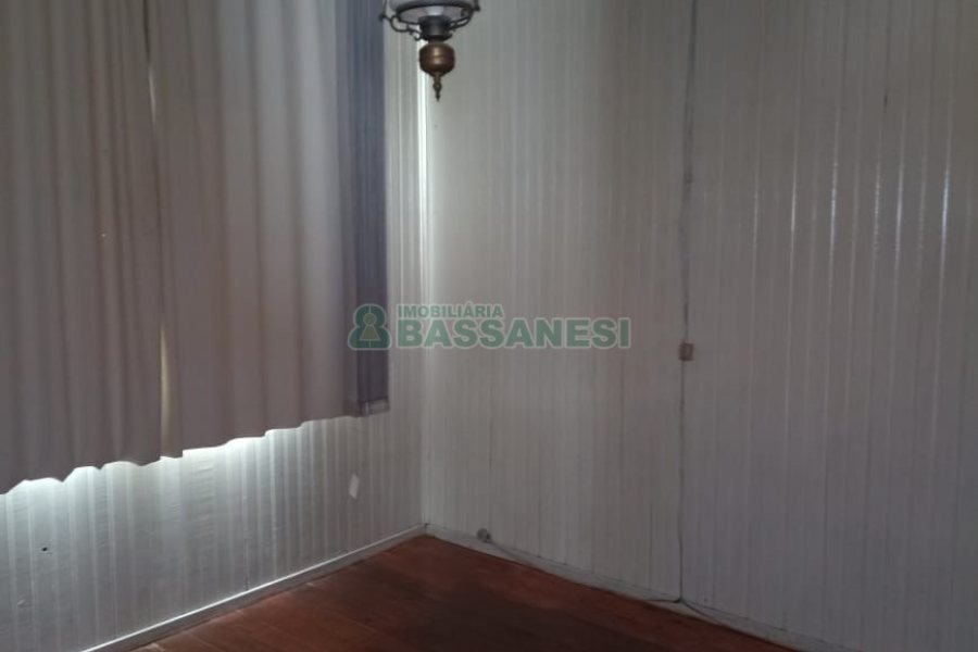Casa com 90m², 2 dormitórios, 1 vaga, no bairro Kayser em Caxias do Sul para Comprar