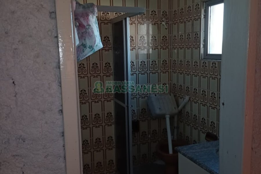 Casa com 90m², 2 dormitórios, 1 vaga, no bairro Kayser em Caxias do Sul para Comprar