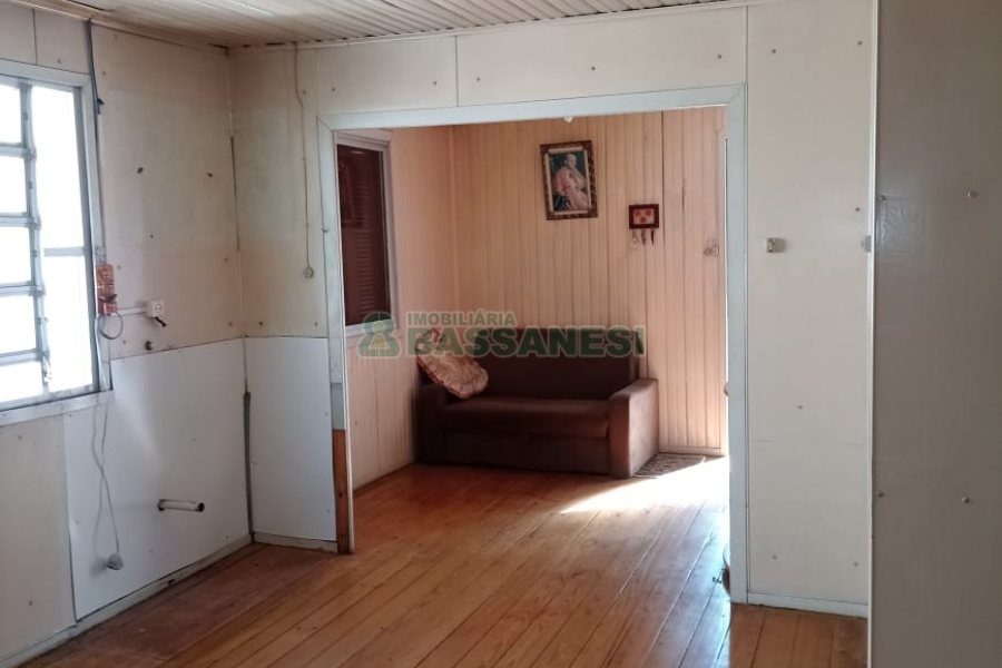 Casa com 90m², 2 dormitórios, 1 vaga, no bairro Kayser em Caxias do Sul para Comprar