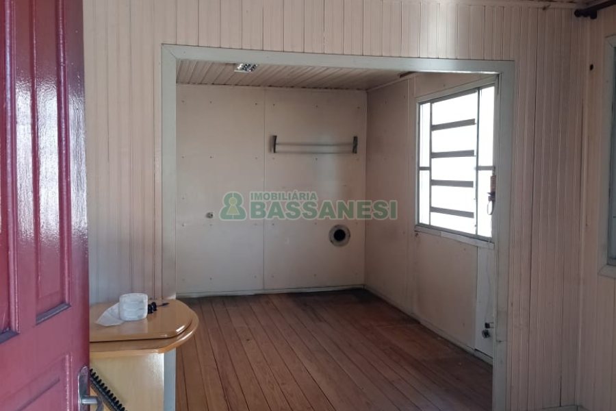 Casa com 90m², 2 dormitórios, 1 vaga, no bairro Kayser em Caxias do Sul para Comprar