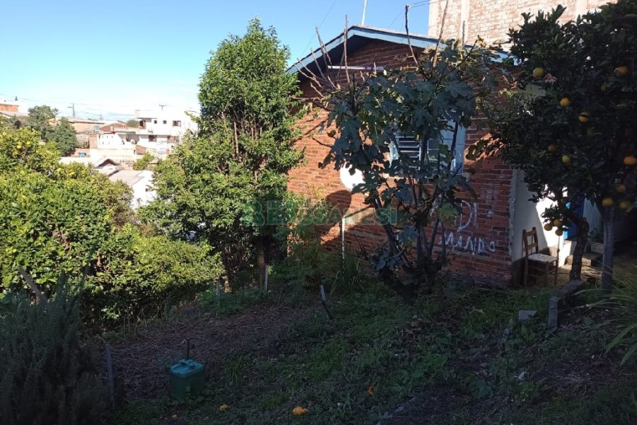 Casa com 90m², 2 dormitórios, 1 vaga, no bairro Kayser em Caxias do Sul para Comprar