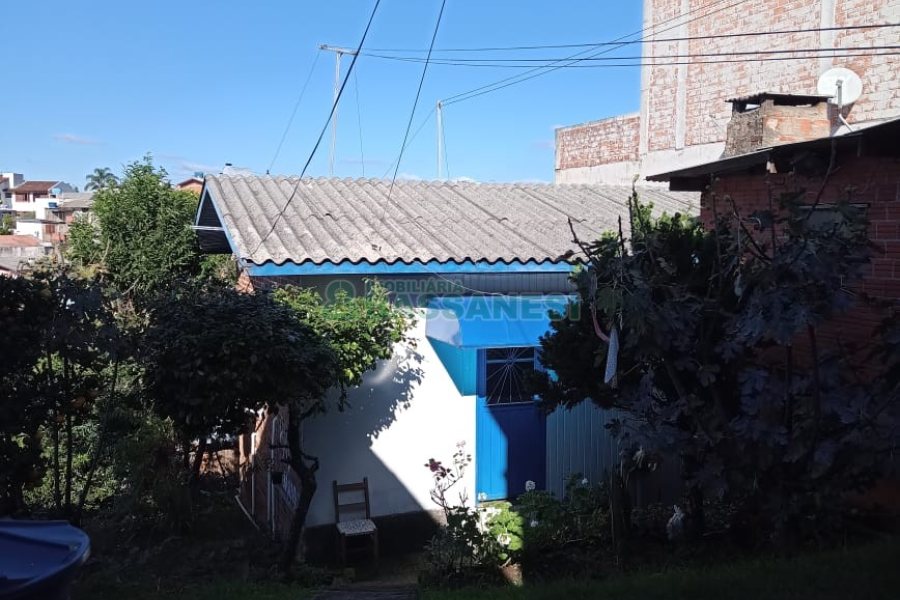 Casa com 90m², 2 dormitórios, 1 vaga, no bairro Kayser em Caxias do Sul para Comprar