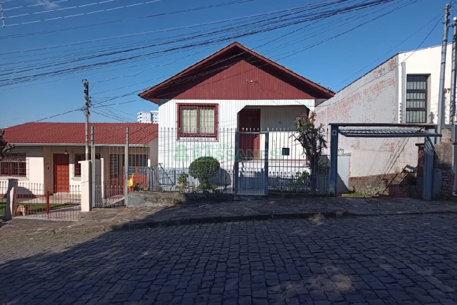 Casa com 90m², 2 dormitórios, 1 vaga, no bairro Kayser em Caxias do Sul para Comprar