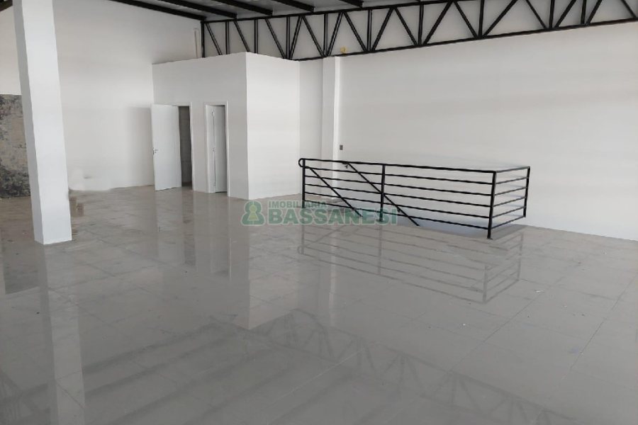 Sala com 150m², no bairro São Victor COHAB em Caxias do Sul para Alugar