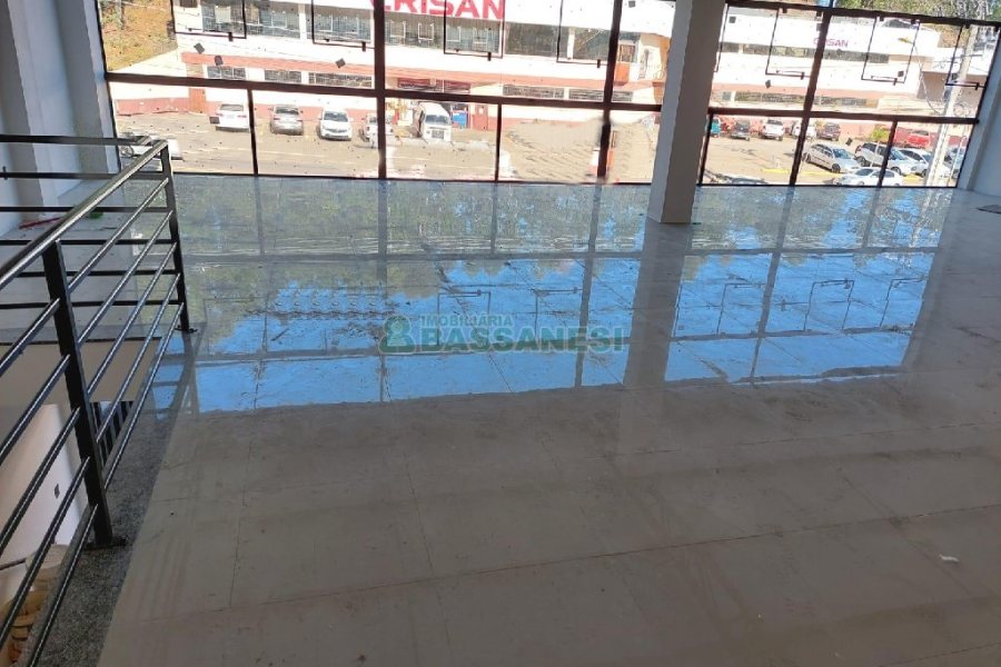 Sala com 150m², no bairro São Victor COHAB em Caxias do Sul para Alugar