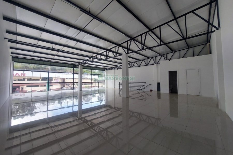 Sala com 150m², no bairro São Victor COHAB em Caxias do Sul para Alugar