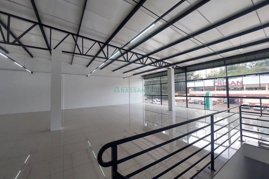 Sala com 150m², no bairro São Victor COHAB em Caxias do Sul para Alugar