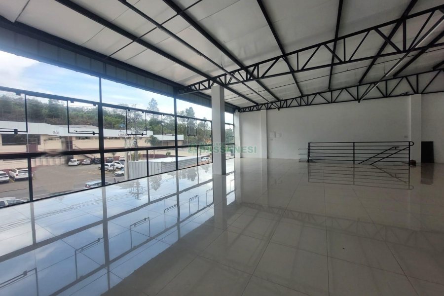 Sala com 150m², no bairro São Victor COHAB em Caxias do Sul para Alugar