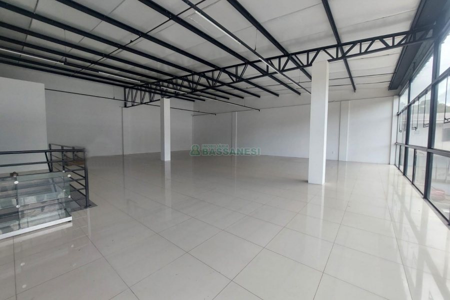 Sala com 150m², no bairro São Victor COHAB em Caxias do Sul para Alugar
