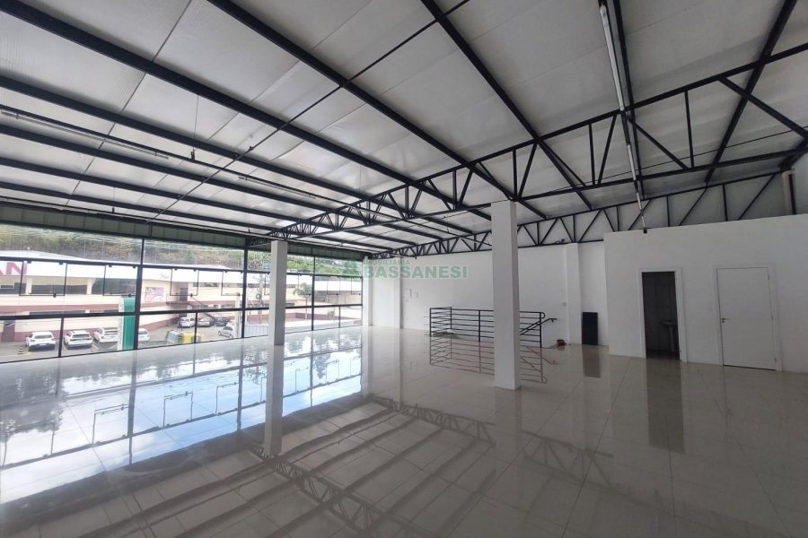 Sala com 150m², no bairro São Victor COHAB em Caxias do Sul para Alugar