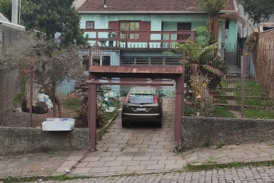Casa com 302m², 3 dormitórios, 1 vaga, no bairro Planalto em Caxias do Sul para Comprar