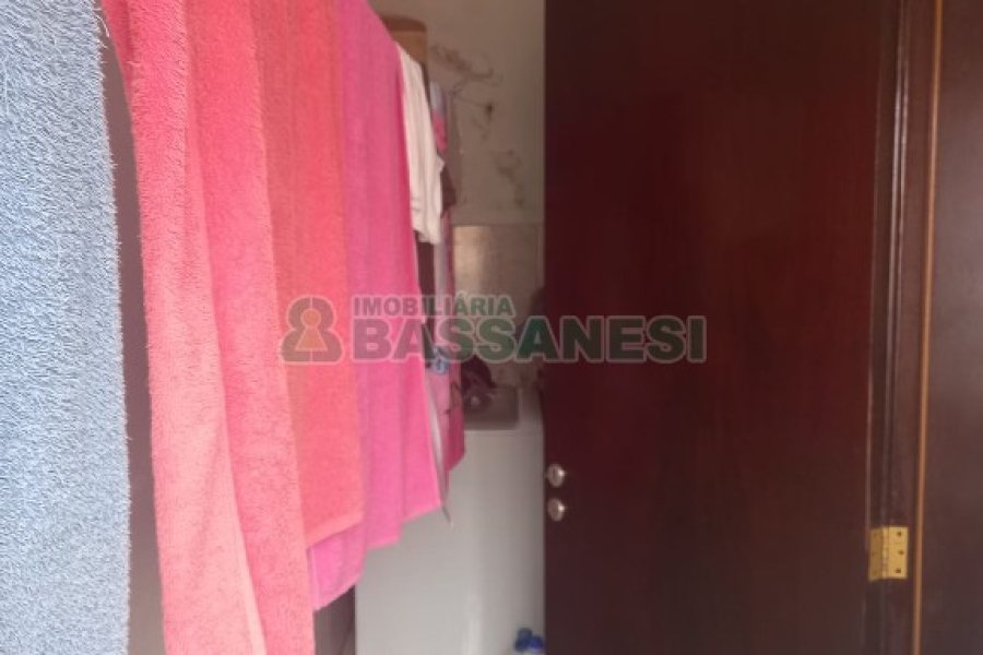 Casa com 302m², 3 dormitórios, 1 vaga, no bairro Planalto em Caxias do Sul para Comprar