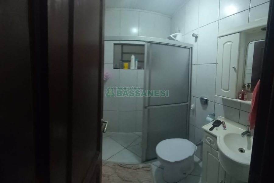 Casa com 302m², 3 dormitórios, 1 vaga, no bairro Planalto em Caxias do Sul para Comprar