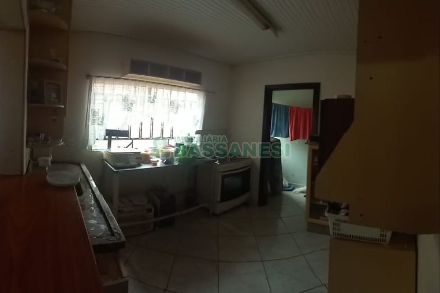 Casa com 302m², 3 dormitórios, 1 vaga, no bairro Planalto em Caxias do Sul para Comprar