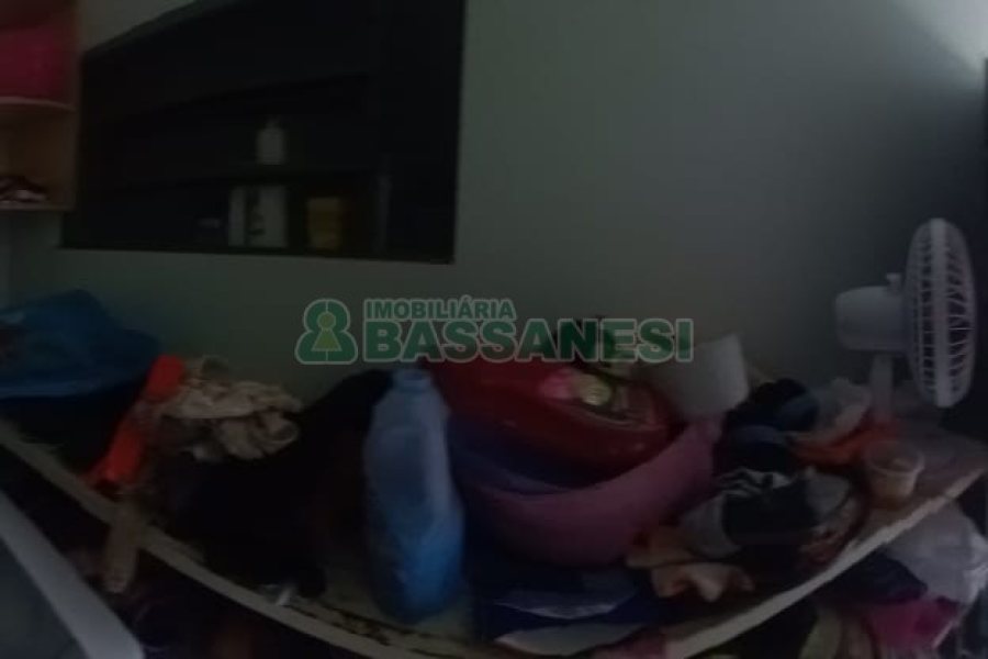 Casa com 302m², 3 dormitórios, 1 vaga, no bairro Planalto em Caxias do Sul para Comprar