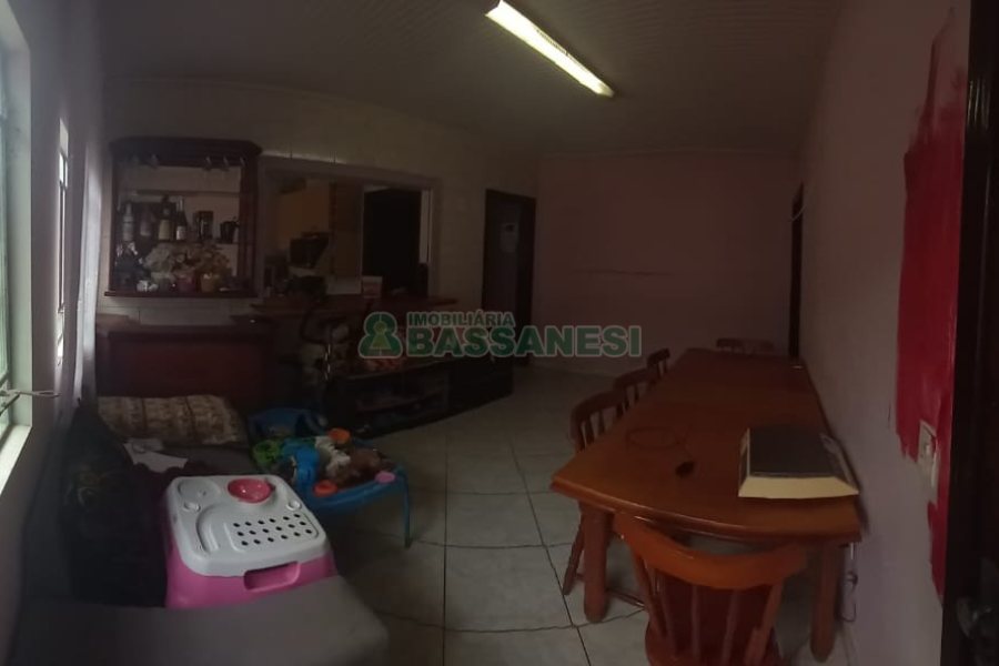Casa com 302m², 3 dormitórios, 1 vaga, no bairro Planalto em Caxias do Sul para Comprar