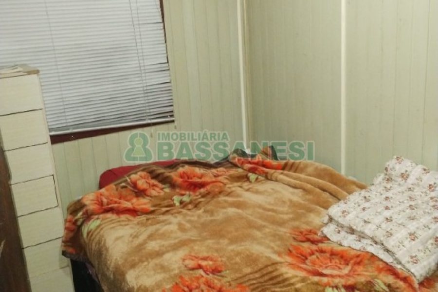 Casa com 302m², 3 dormitórios, 1 vaga, no bairro Planalto em Caxias do Sul para Comprar