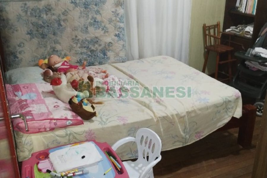 Casa com 302m², 3 dormitórios, 1 vaga, no bairro Planalto em Caxias do Sul para Comprar