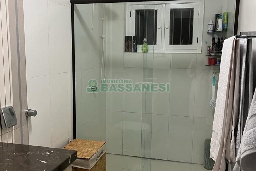 Casa com 282m², 3 dormitórios, 3 vagas, no bairro Interlagos em Caxias do Sul para Comprar