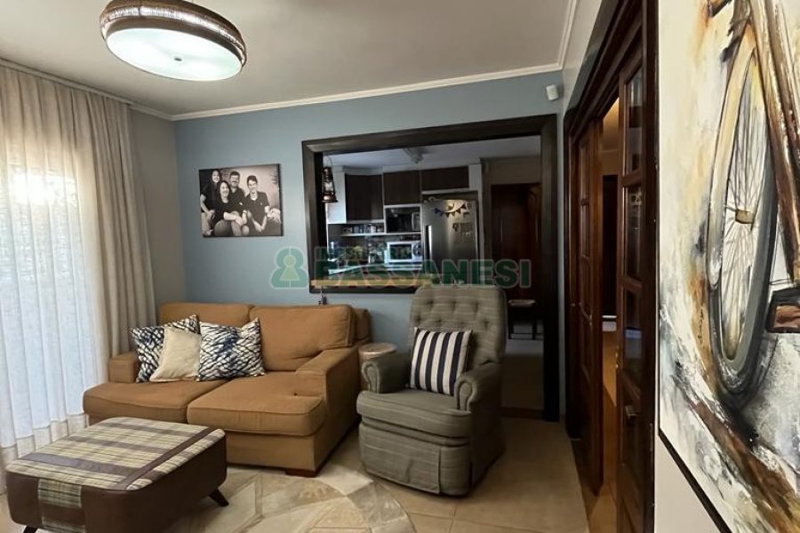 Casa com 282m², 3 dormitórios, 3 vagas, no bairro Interlagos em Caxias do Sul para Comprar